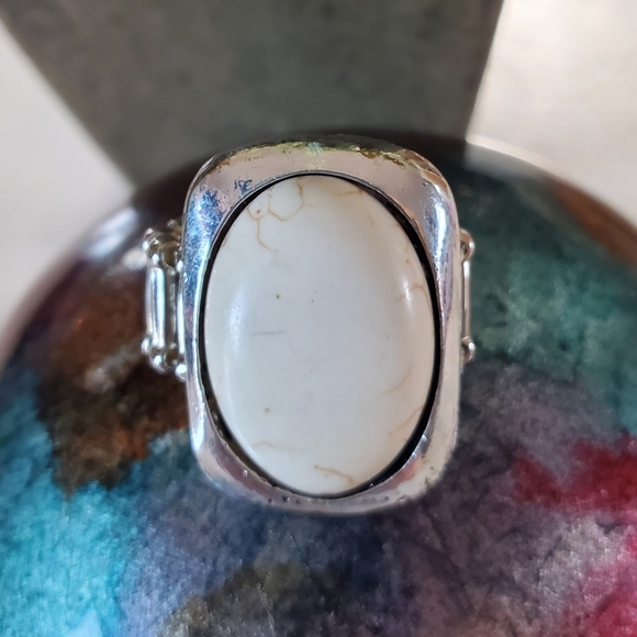 White Stone Silver Tone Stretch Band  💥3 for $24💥 - Picture 3 of 16